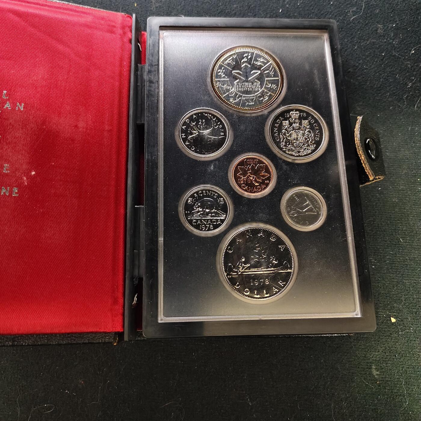 【全场包邮】纯粹捡漏拍479场（免费代拍第16场） 加拿大1978年官方封装SPECIMEN SET套币-含埃德蒙顿英联邦运动会（36毫米23.3克）纪念银币