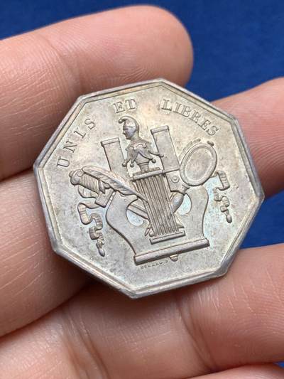 《竞宝斋》第440场 周日，周一，周二 3场连拍 （全场包邮） - 1829法国戏剧作家委员会成立八角银章，30.8MM，13.35克，油灯边铭，前铭文:团结和自由