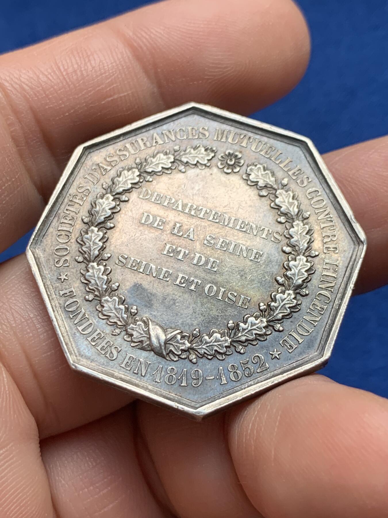 《竞宝斋》第440场 周日，周一，周二 3场连拍 （全场包邮） 法国塞纳-瓦兹火灾保险公司八角银质代币，20.2g，36.2mm，手指边铭