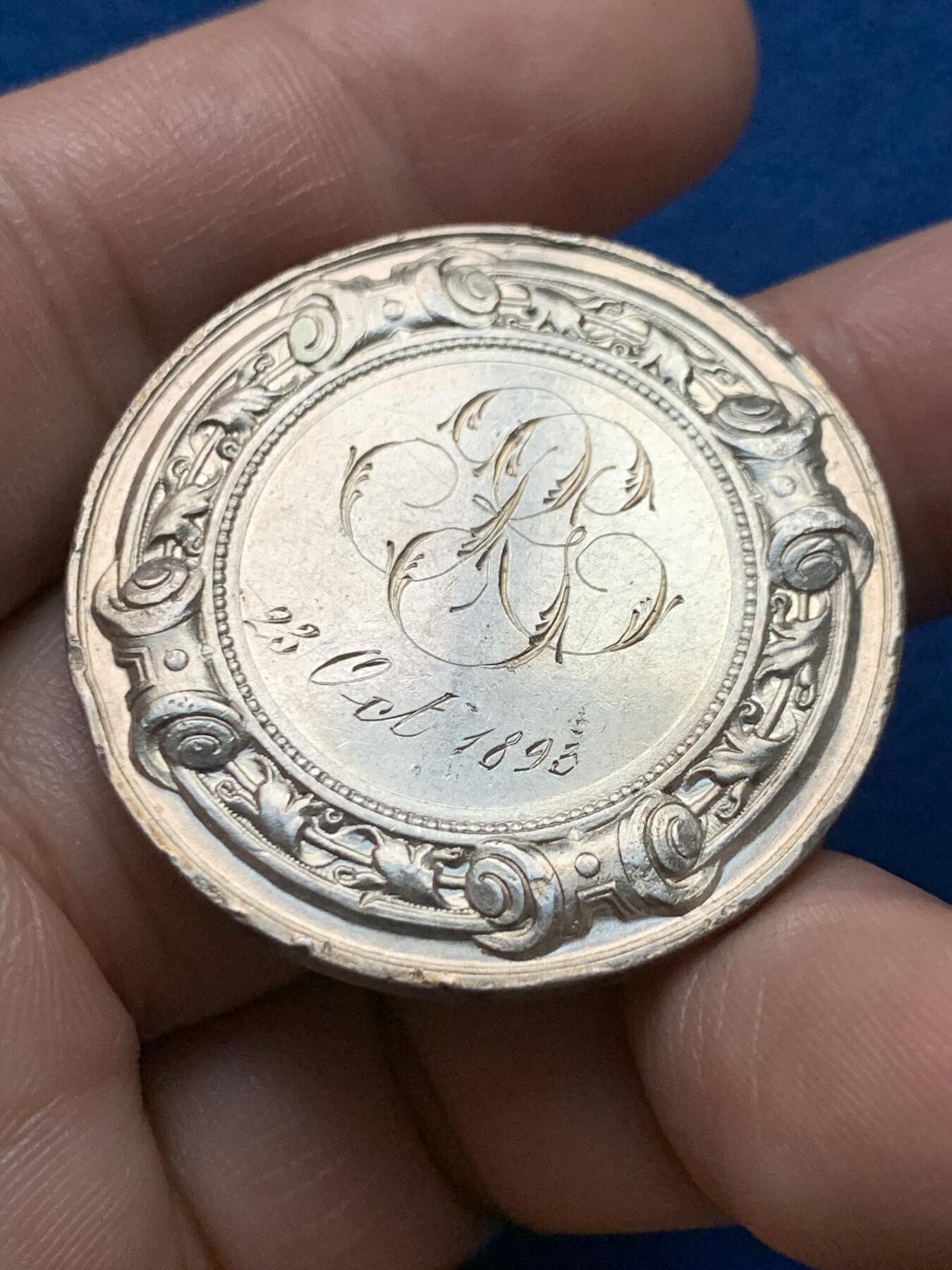 《竞宝斋》第440场 周日，周一，周二 3场连拍 （全场包邮） 法国婚姻与爱情纪念银章，20.5g，36.4mm，丰饶角边铭，边有轻磕