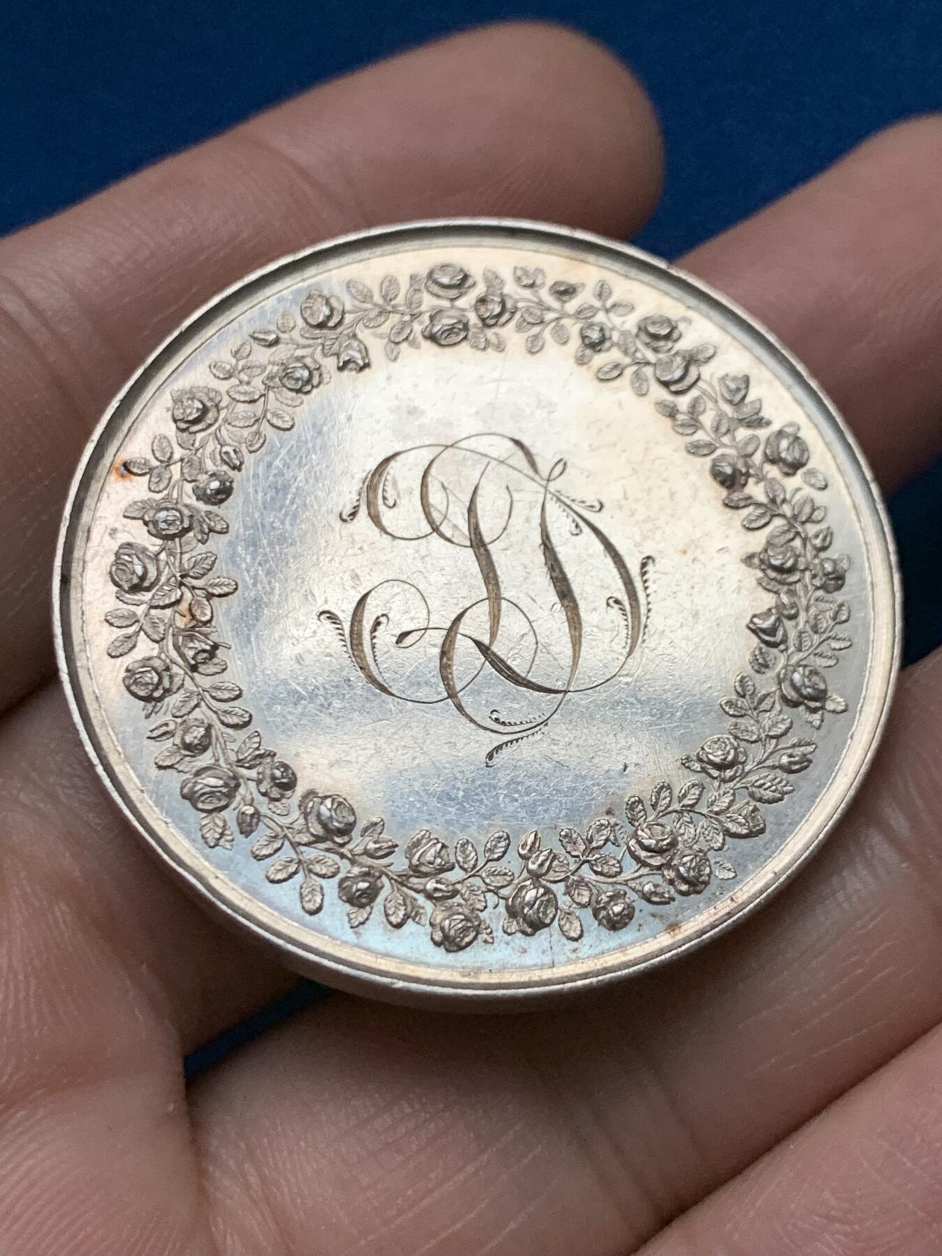 《竞宝斋》第440场 周日，周一，周二 3场连拍 （全场包邮） 法国婚姻与爱情纪念银章，31g，41.2mm，边铭看不清