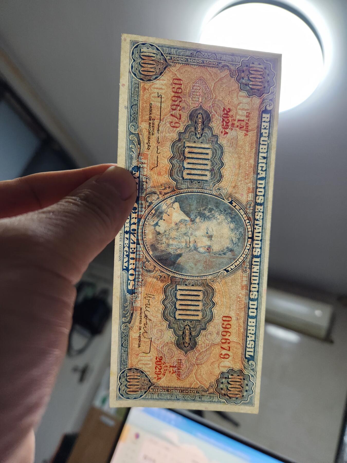 11月21号晚上8点 外国纸币自动截拍第61场 巴西1962年1000克鲁塞罗 蓝色 签名11 近新