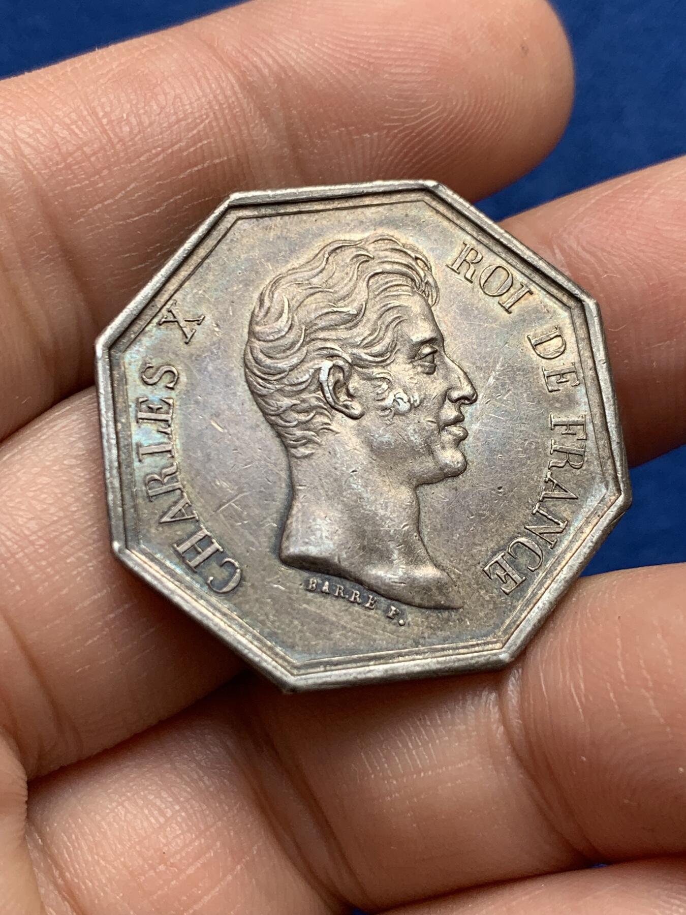 《竞宝斋》第440场 周日，周一，周二 3场连拍 （全场包邮） 法国查理十世头像康布雷商会八角银质代币，12.81g，30.2mm，早期无边铭，边有轻磕