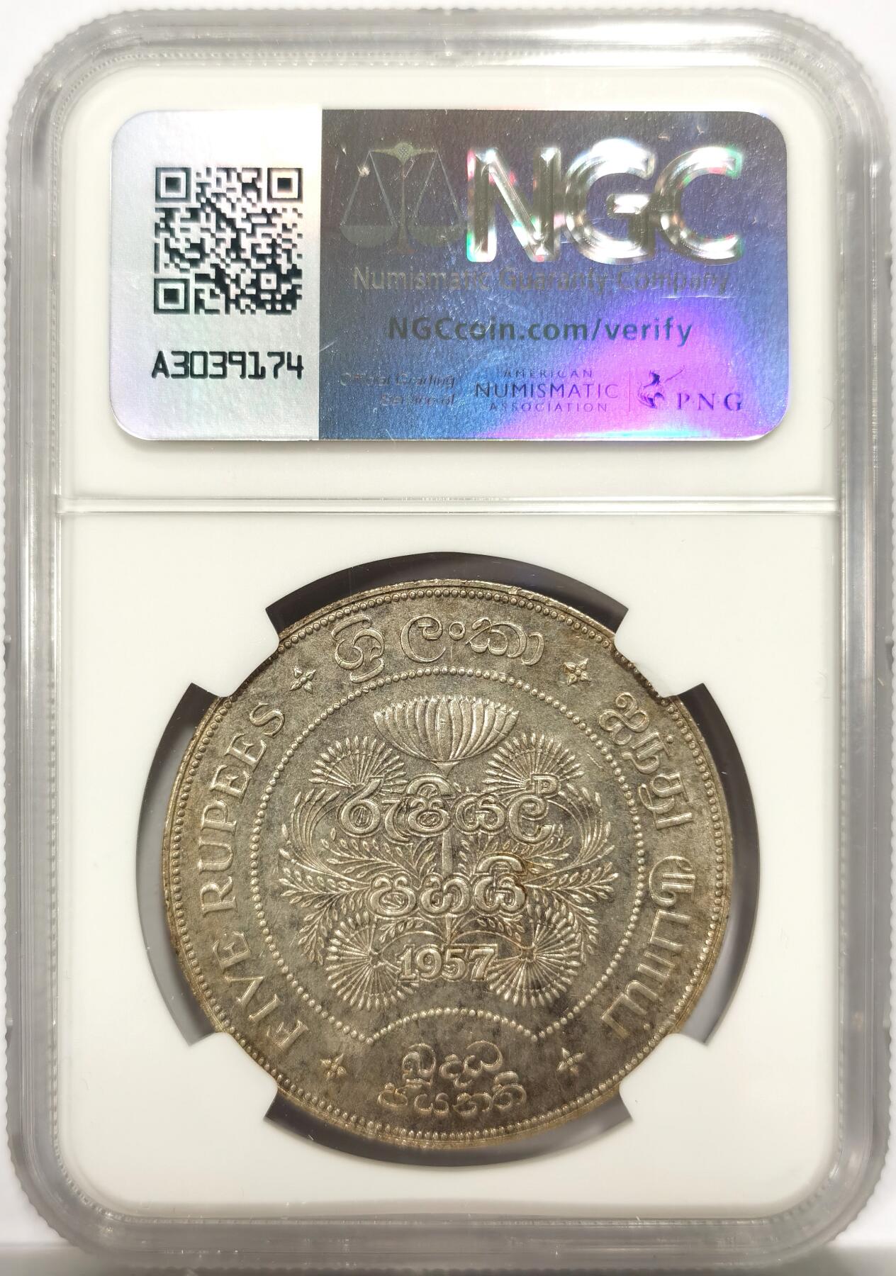 博洋堂世界钱币拍卖第147期（全场包邮） NGC MS63 锡兰1957年佛诞2500周年纪念5卢比大银币，淡彩转光，很好的品相。