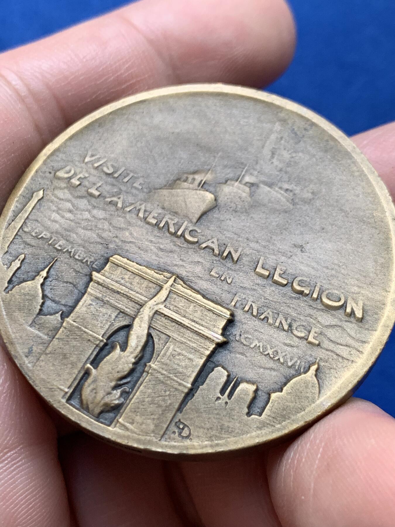 《竞宝斋》第440场 周日，周一，周二 3场连拍 （全场包邮） 美国一战老兵访问法国大铜章 原盒 直径44.2mm 重量39.45g