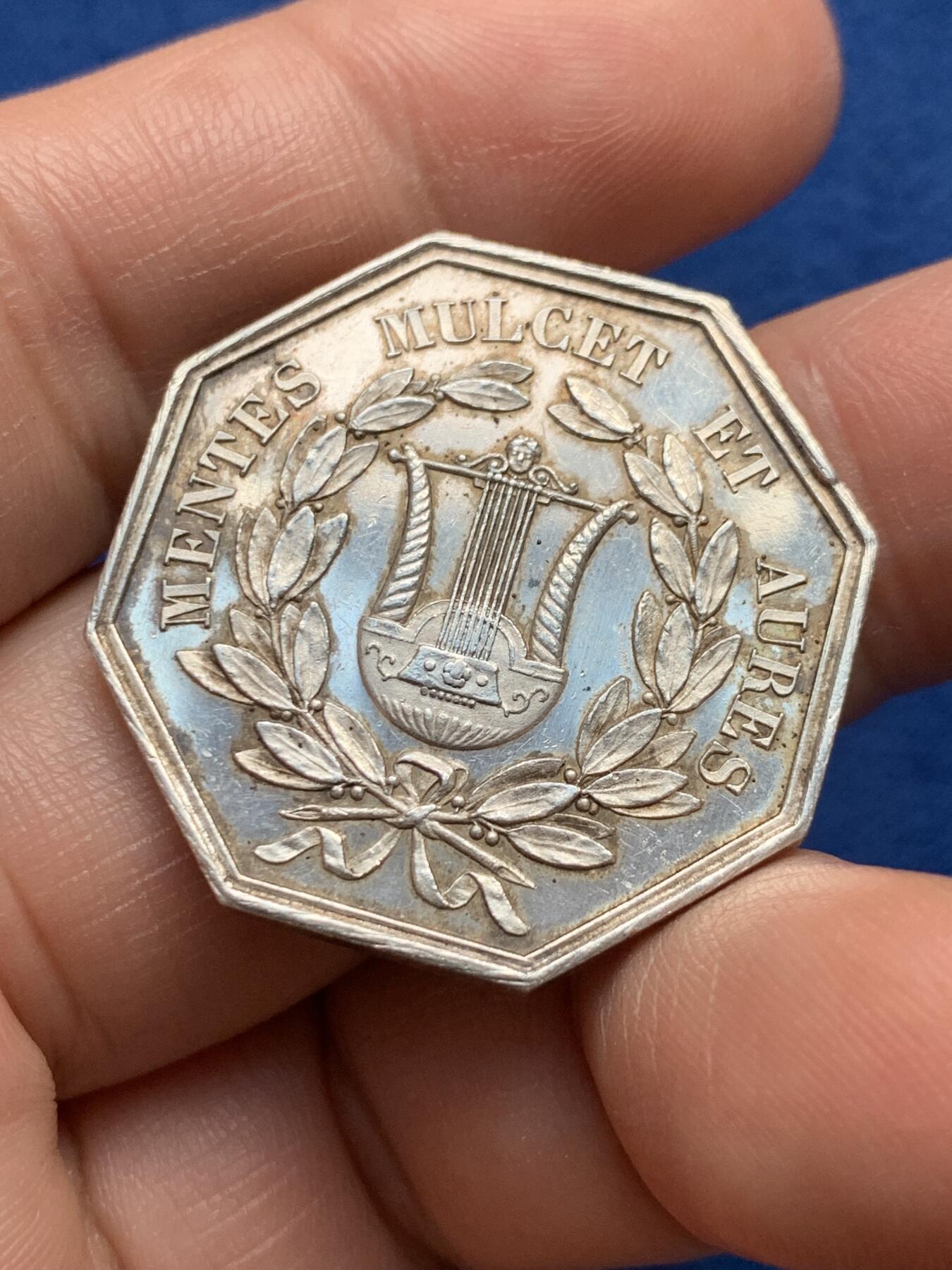 《竞宝斋》第440场 周日，周一，周二 3场连拍 （全场包邮） 法国奥尔良音乐学院八角银质代币，13.52g，30.8mm，丰饶角边铭