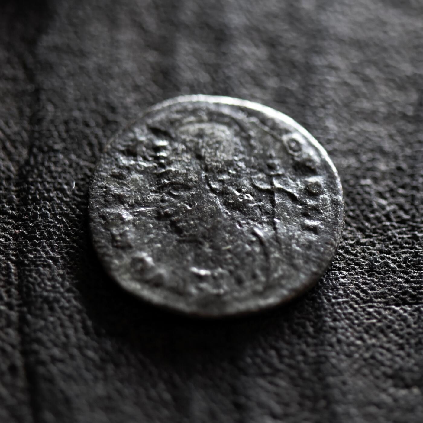 【良泉】第41期【自动场】11月27日晚19.30点开拍！86组，西方古代钱币专场 公元330-340年【古罗马】君士坦丁大帝“胜利女神”铜币，君士坦丁堡迁都纪念，2.13克