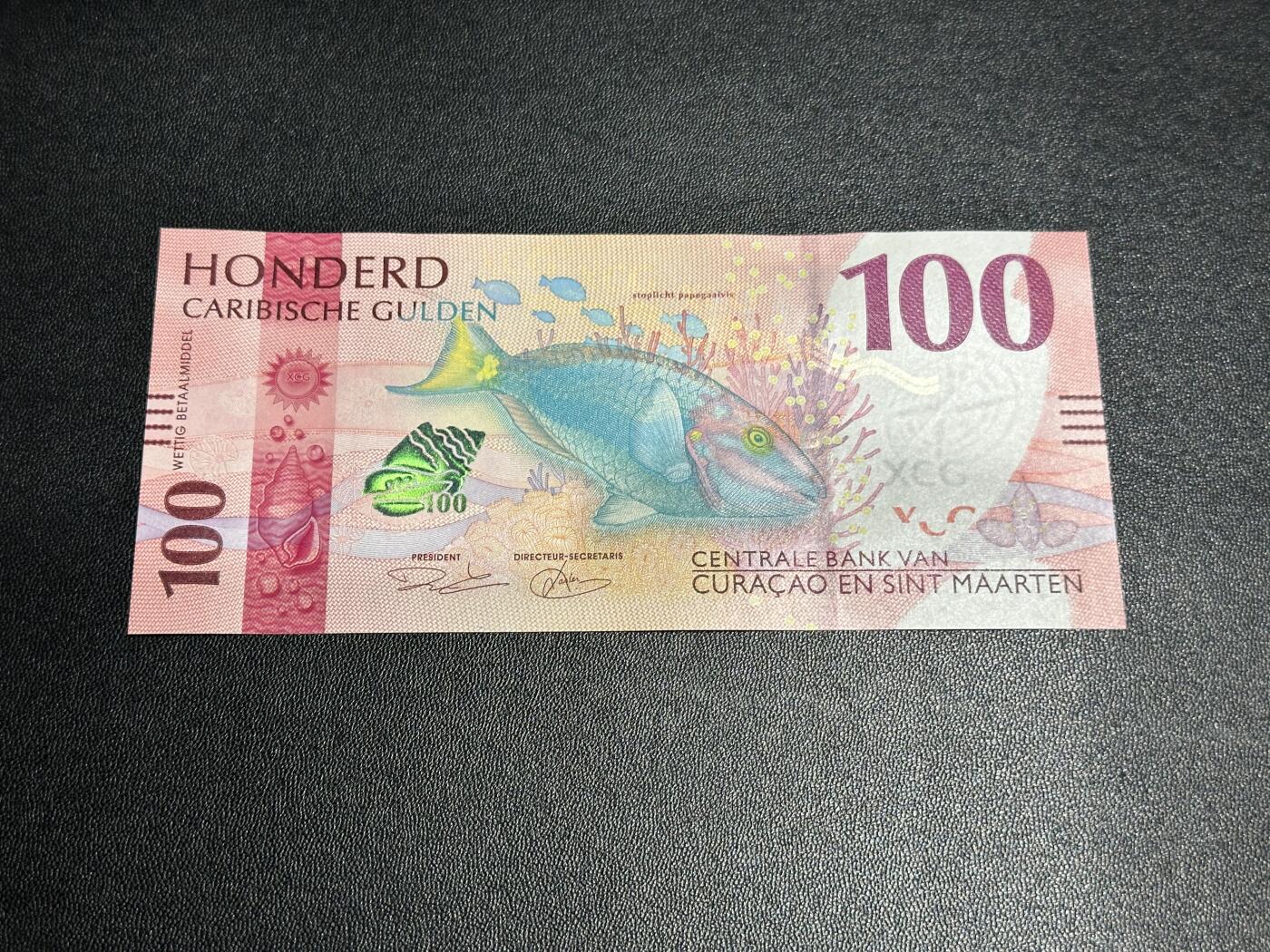 《外钞收藏家》第五百八十六期（品种丰富、精品多）（本平台长期征集拍品、欢迎藏友们联系合作） 2025年版库拉索和圣马丁100盾 全新UNC 尾321