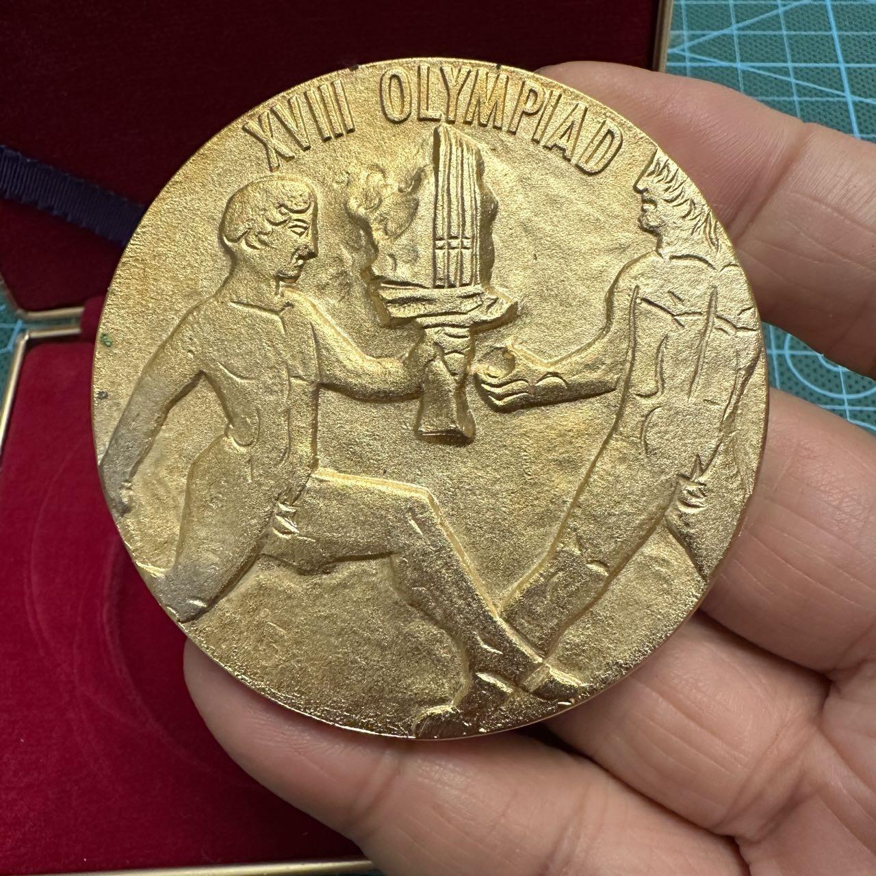 蒂克钱币-第48场日本章牌专场 日本 1964年 东京奥运会 镀金章 60mm 85g