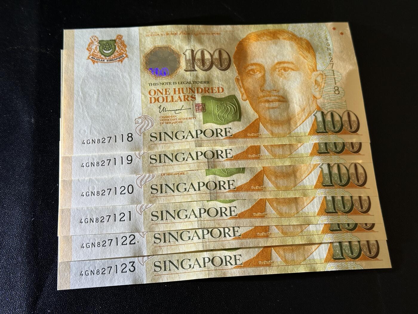 《外钞收藏家》第五百八十六期（品种丰富、精品多）（本平台长期征集拍品、欢迎藏友们联系合作） 新加坡人像纸币版100元 6连号（118-123） 全新UNC