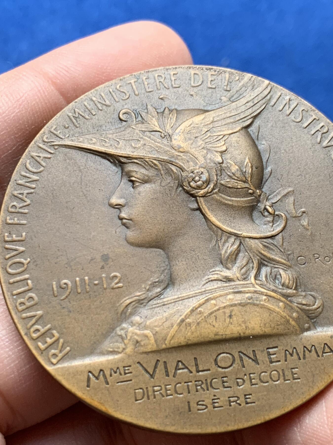 《竞宝斋》第440场 周日，周一，周二 3场连拍 （全场包邮） 法国roty初等教育铜章 50mm，65.8克。状态极佳。配一个平凡人的亚克力盒子。