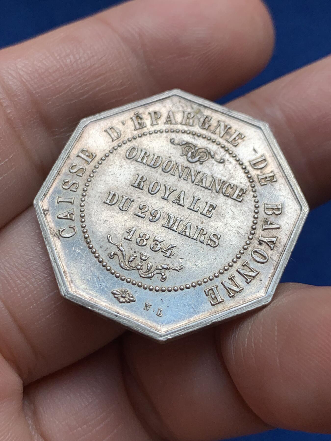 《竞宝斋》第440场 周日，周一，周二 3场连拍 （全场包邮） 法国巴约讷储蓄银行八角银质代币，14.05g，30.5mm，丰饶角1argent边铭