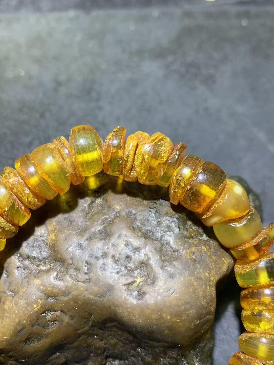 天然原矿俄料蜜蜡原皮随形手串1条！