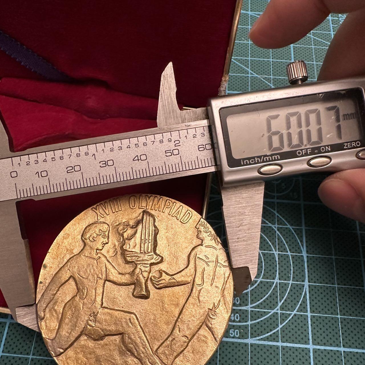 蒂克钱币-第48场日本章牌专场 日本 1964年 东京奥运会 镀金章 60mm 85g