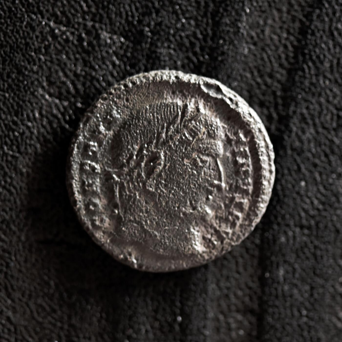 【良泉】第41期【自动场】11月27日晚19.30点开拍！86组，西方古代钱币专场 公元324-326年【古罗马】君士坦丁大帝“军塔营门”铜币，2.54克