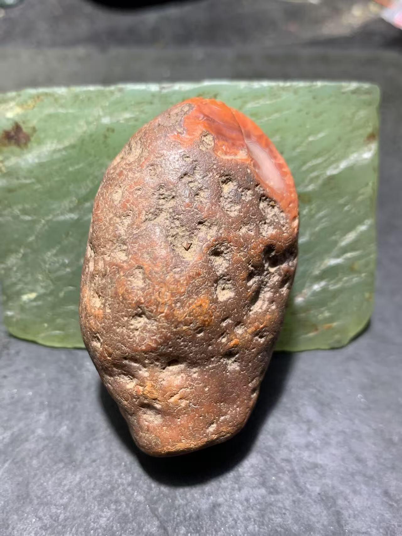 精美冰飘红皮开窗料红白南红玛瑙原石一颗，