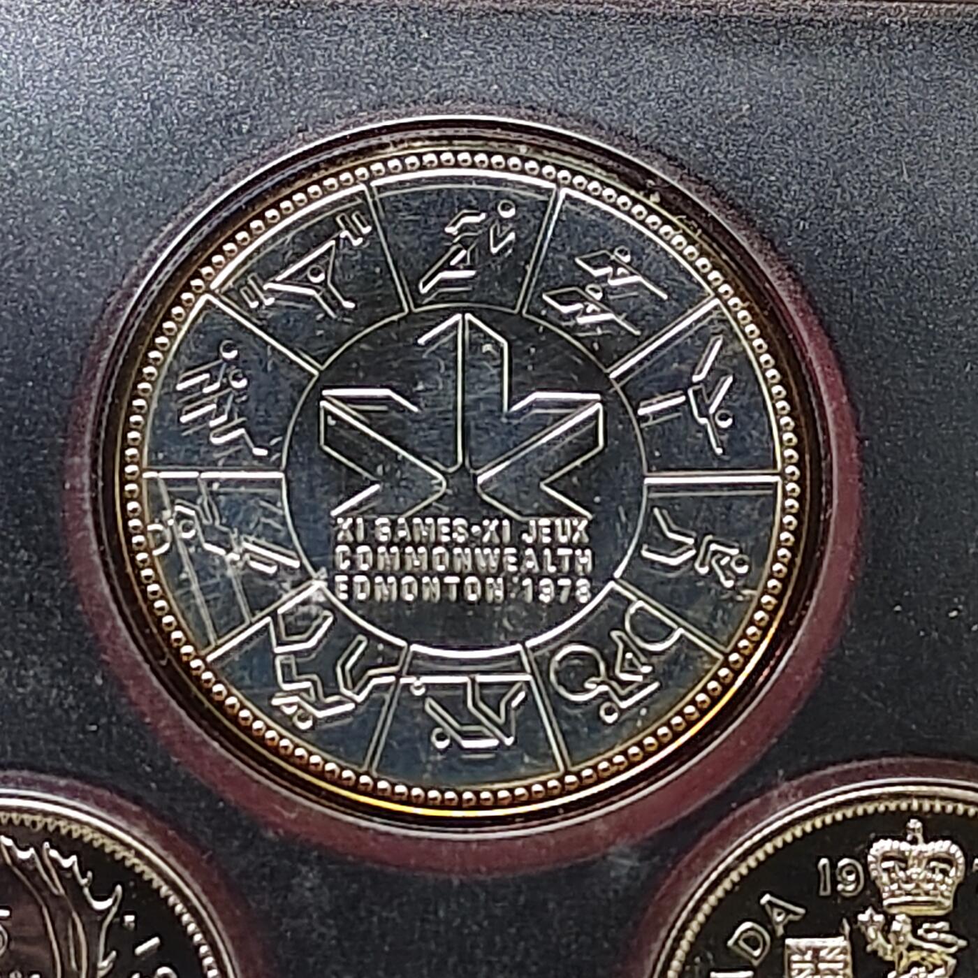 【全场包邮】纯粹捡漏拍479场（免费代拍第16场） 加拿大1978年官方封装SPECIMEN SET套币-含埃德蒙顿英联邦运动会（36毫米23.3克）纪念银币