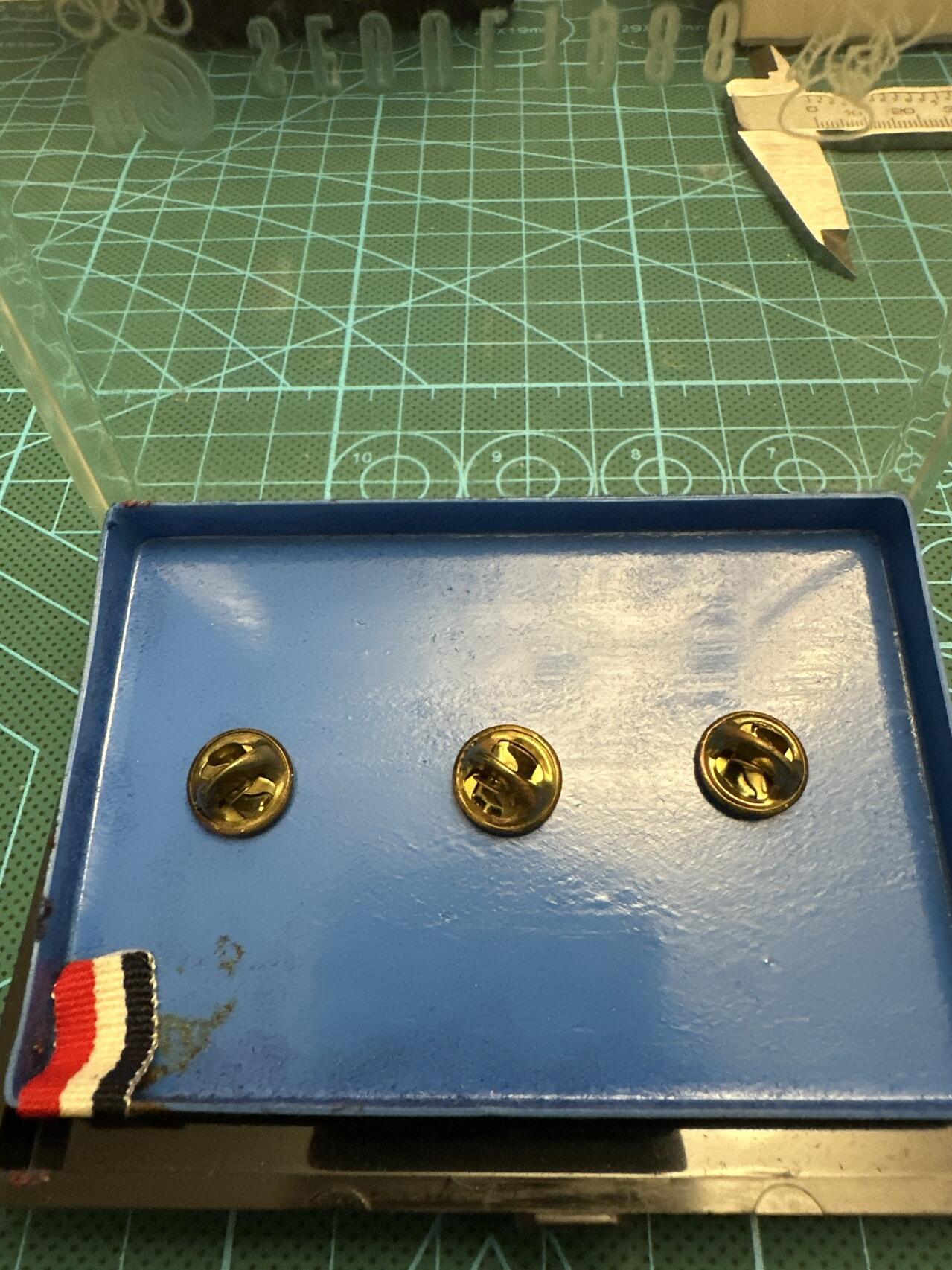 蒂克钱币-第48场日本章牌专场 1988年 首尔奥运 徽章三枚  原盒