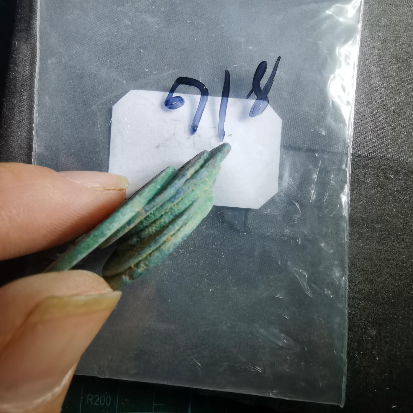 沼泽如烟--第907场 铜钱一组如图粘一起了  6枚