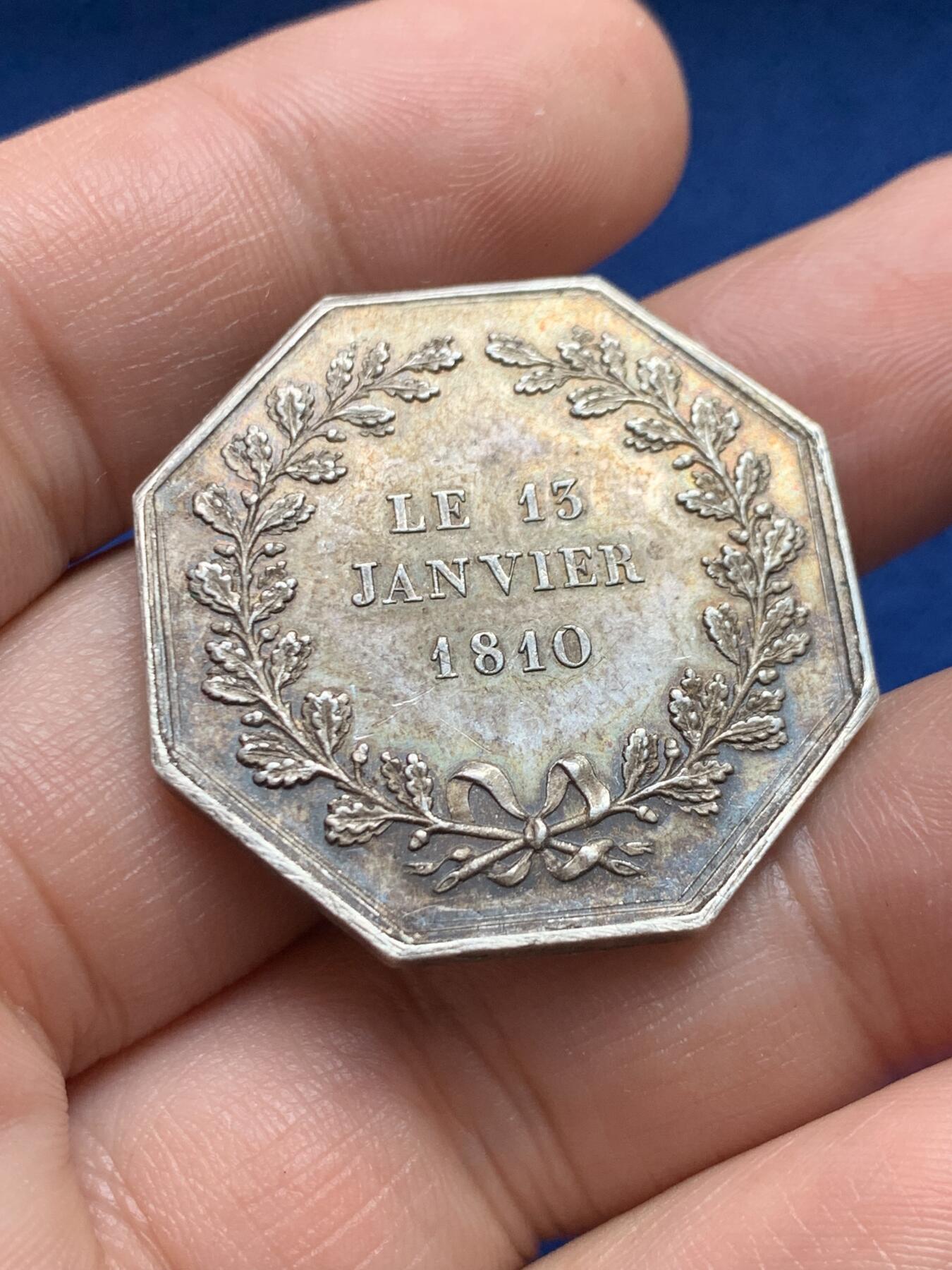 《竞宝斋》第440场 周日，周一，周二 3场连拍 （全场包邮） 法国八角银质代币，砌筑承包商工会，13.63g，32.8mm，丰饶角边铭