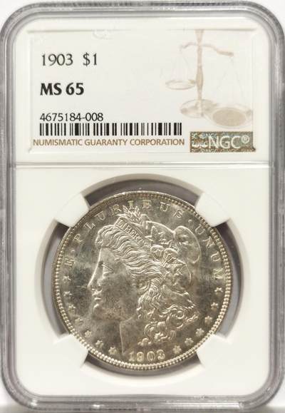 博洋堂藏家专场系列之美国钱币白金之夜专场暨第148期（全场包邮） - NGC MS65 美国1903 摩根 此年绝大多数银币一出厂便直接入库 在《皮特曼法案》的大规模熔毁中 因遵循“后进先出”原则 这些最新入库的1903年银元首当其冲 超过95%的产量在原封币袋中就被销毁 因此这个本应常见的年份 其未流通品相意外地变得极其稀有和珍贵 此枚麦稀奇所见最高分 品相极佳 铸痕清晰可见 十字转光 收藏好品