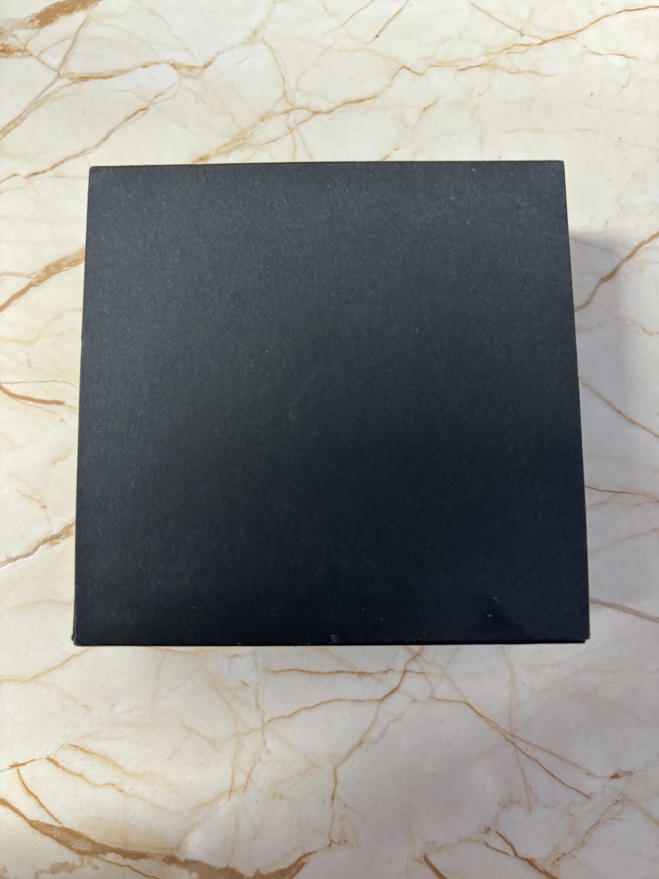 第182期拍卖 2024年纽埃1元水晶镶嵌精制银币 情人节系列-2024年情人节 10克999银 发行量：999 盒证全