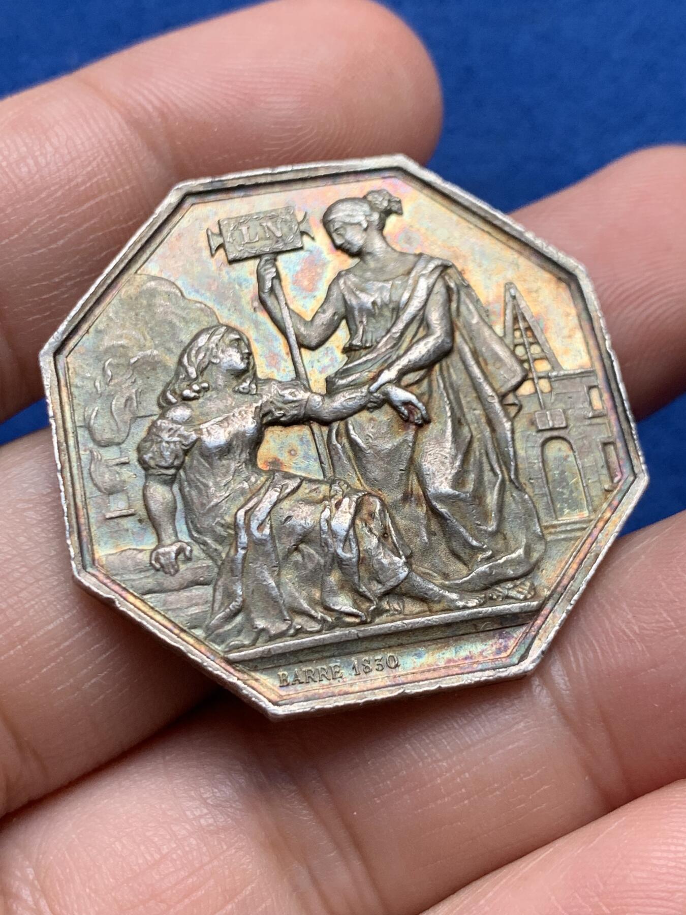 《竞宝斋》第440场 周日，周一，周二 3场连拍 （全场包邮） 法国火灾保险公司八角银质代币，20.4g，36.1mm，烟斗边铭