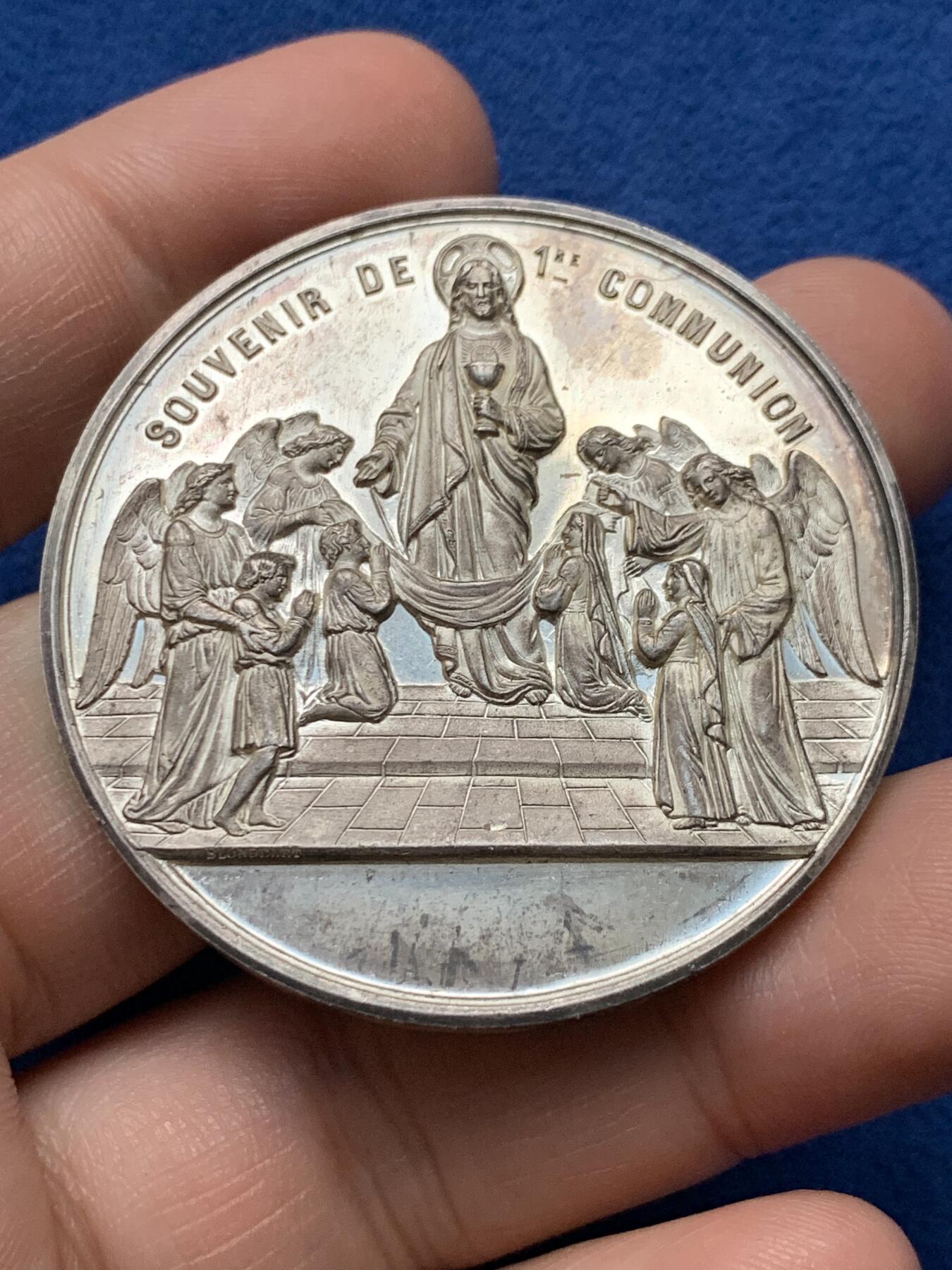 《竞宝斋》第440场 周日，周一，周二 3场连拍 （全场包邮） 法国1888年首次圣餐纪念银章，47.07g，46.1mm，丰饶角边铭