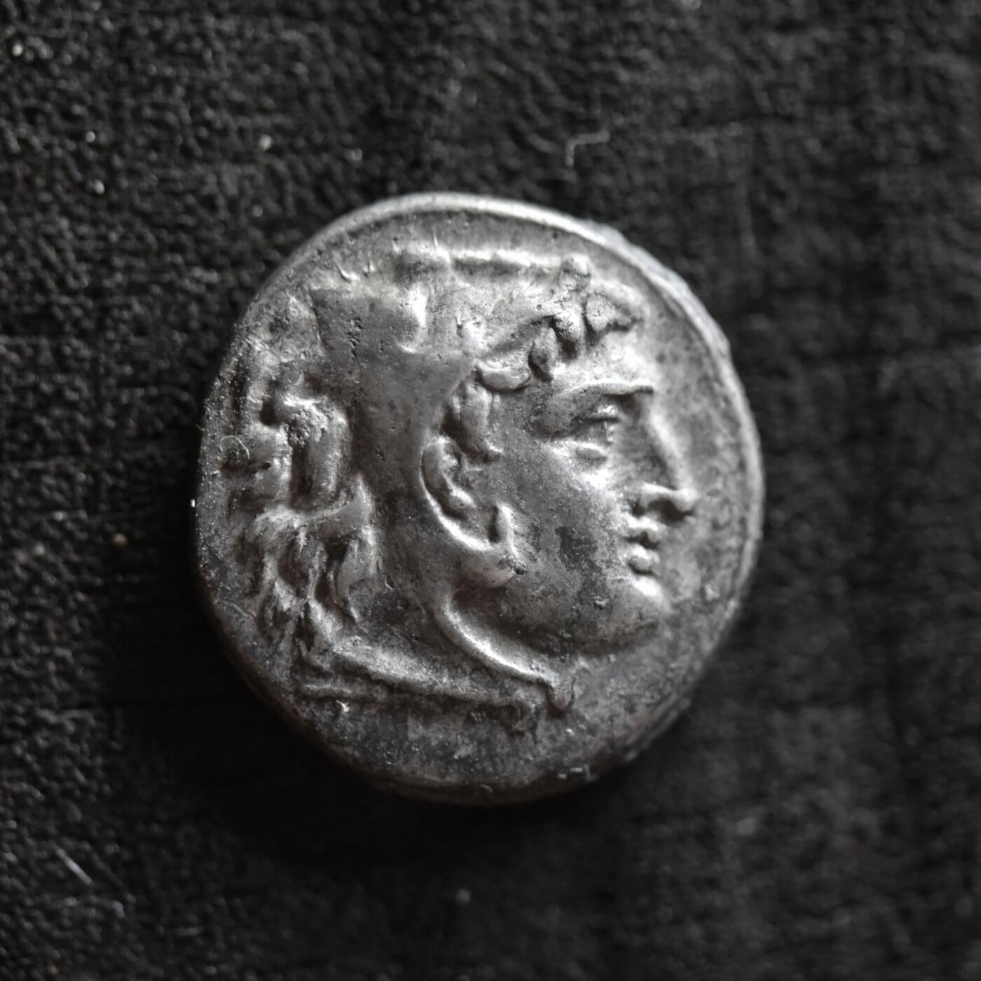 【良泉】第41期【自动场】11月27日晚19.30点开拍！86组，西方古代钱币专场 【极美品】公元前4-3世纪【古希腊】亚历山大大帝，一德拉克马银币，安菲波利斯造币厂打制，带有原坑锈，4.17克