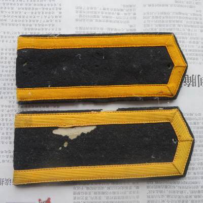 18--后配对55海军学员常服肩章一付（一支扎过孔，两支颜色长度略有差异） - 18--后配对55海军学员常服肩章一付（一支扎过孔，两支颜色长度略有差异）
