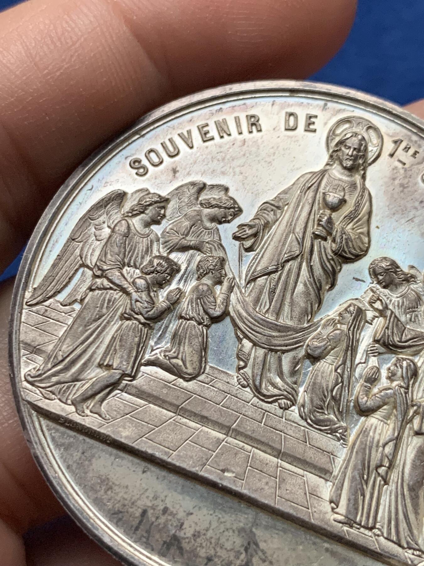 《竞宝斋》第440场 周日，周一，周二 3场连拍 （全场包邮） 法国1888年首次圣餐纪念银章，47.07g，46.1mm，丰饶角边铭