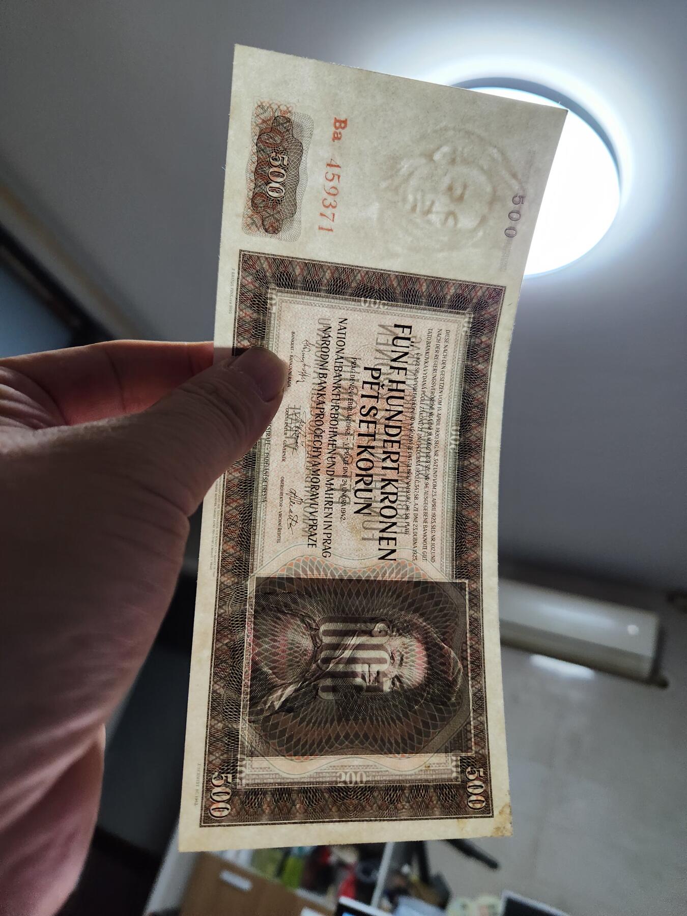 11月19号晚上8点 外国纸币自动截拍第61场 波西米亚和摩拉维亚1942年500克朗基本新的 有点胶