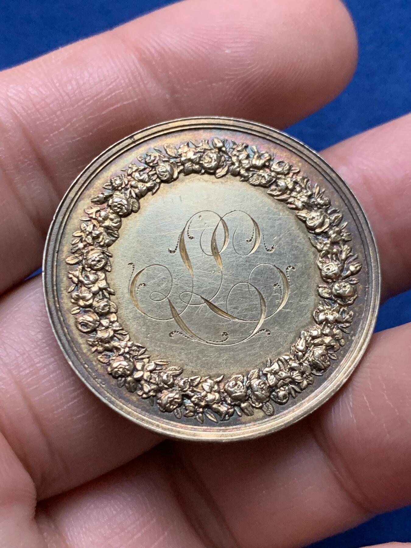 《竞宝斋》第440场 周日，周一，周二 3场连拍 （全场包邮） 法国1835年结婚纪念镀金银章，16.29g，32.9mm，油灯边铭