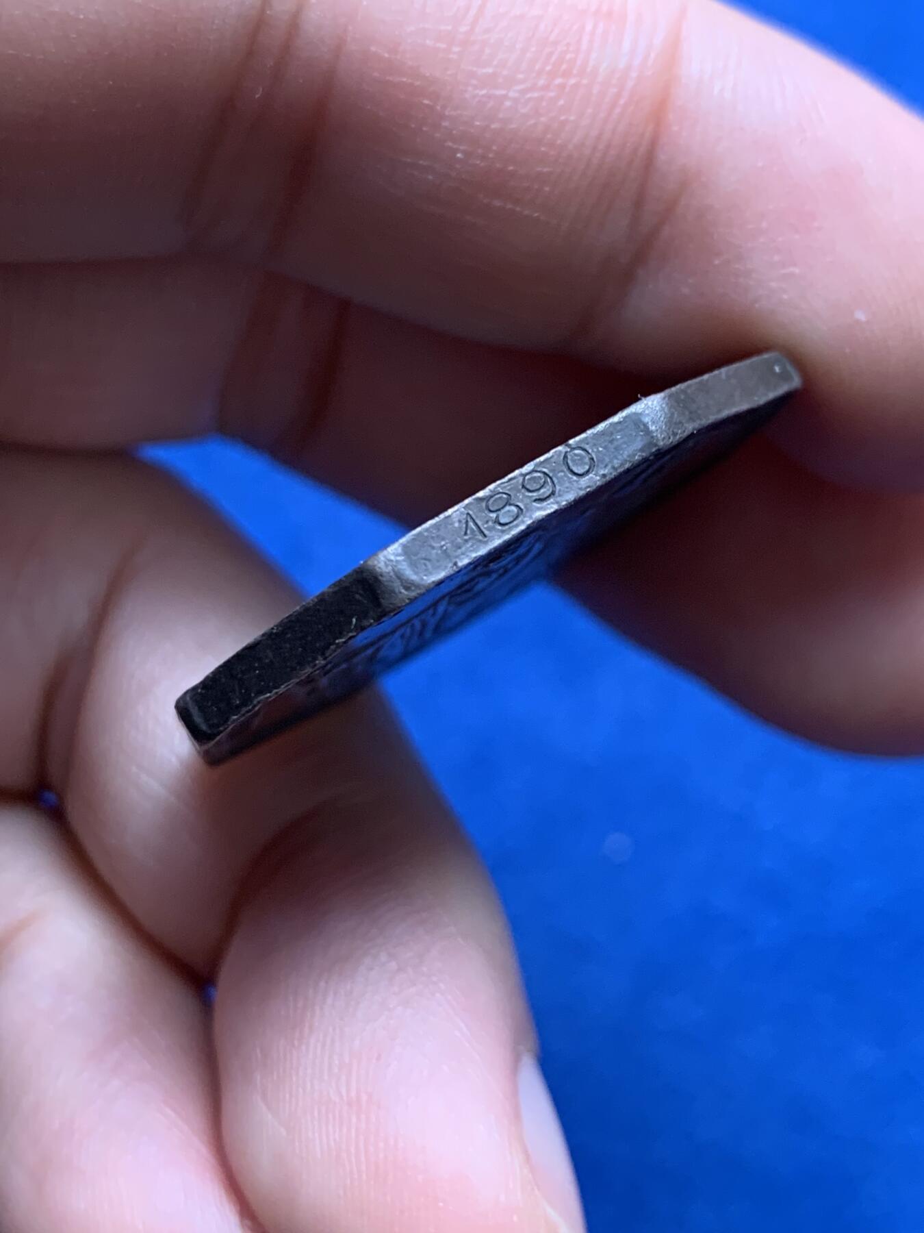 《竞宝斋》第440场 周日，周一，周二 3场连拍 （全场包邮） 法国马赛名人协会八角银质代币 13.58克 30.8mm 神灯银标 1890边铭