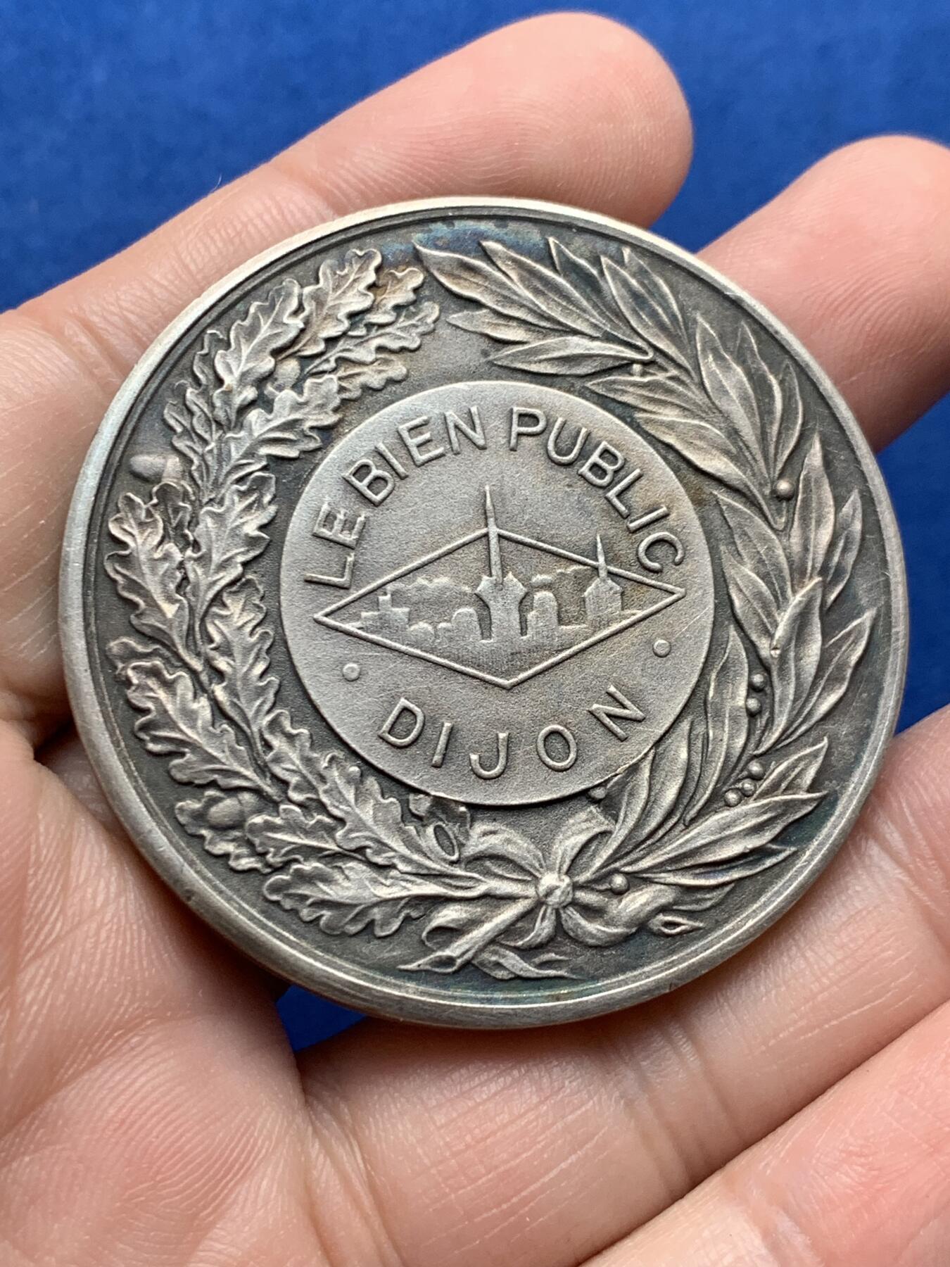 《竞宝斋》第440场 周日，周一，周二 3场连拍 （全场包邮） 法国第戎体育镀银大铜章 直径49.6mm 重量54.8g