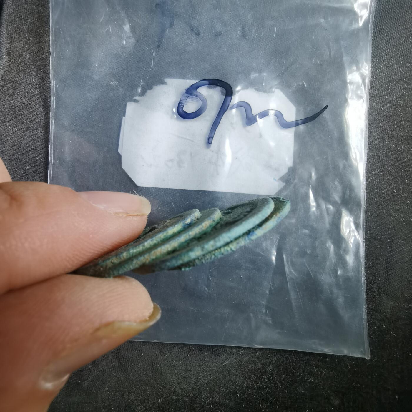 沼泽如烟--第907场 铜钱一组如图粘一起了 4枚