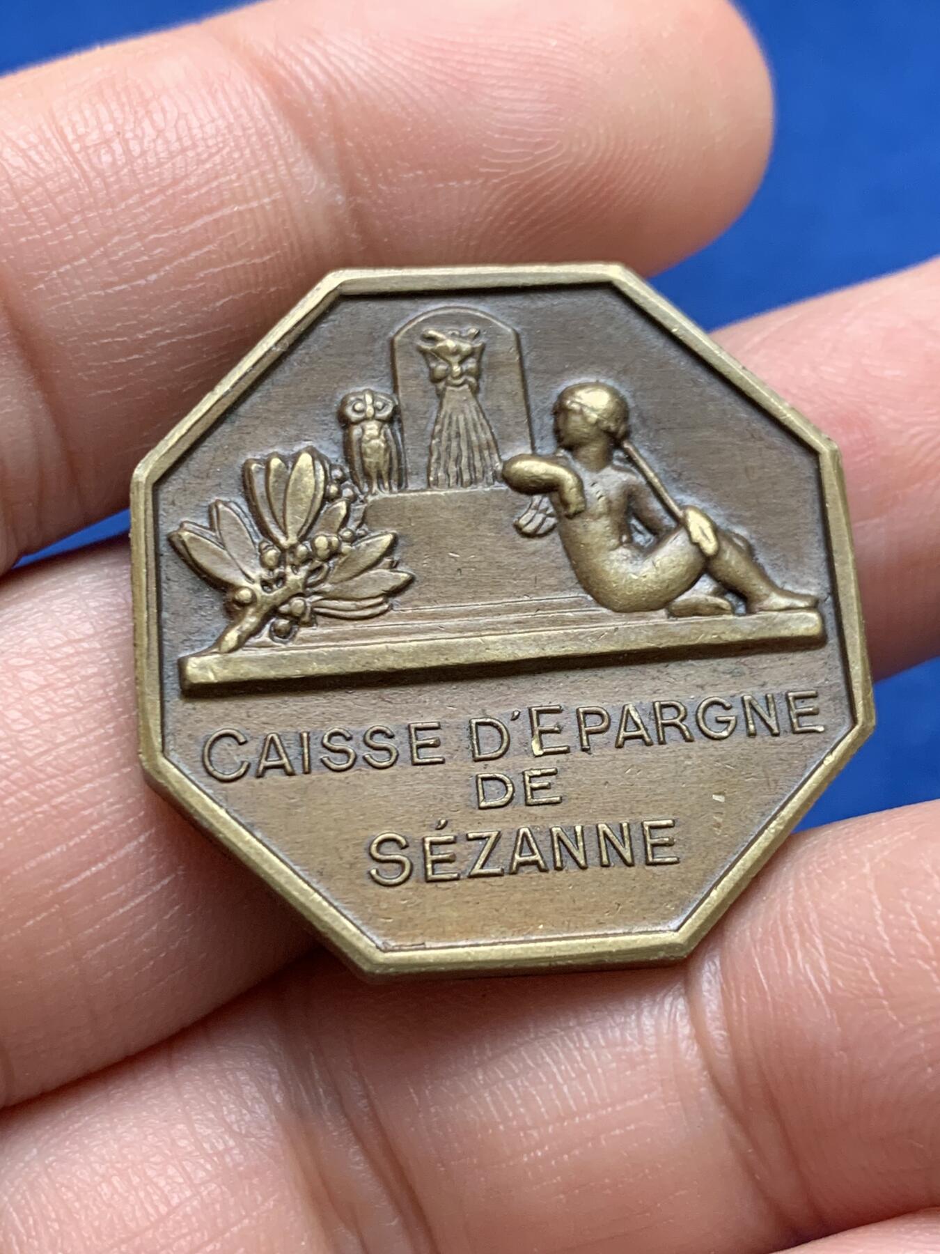 《竞宝斋》第440场 周日，周一，周二 3场连拍 （全场包邮） 法国JETON铜质八角，塞扎娜储蓄银行，直径30毫米，克重13.67，边铭：丰饶角