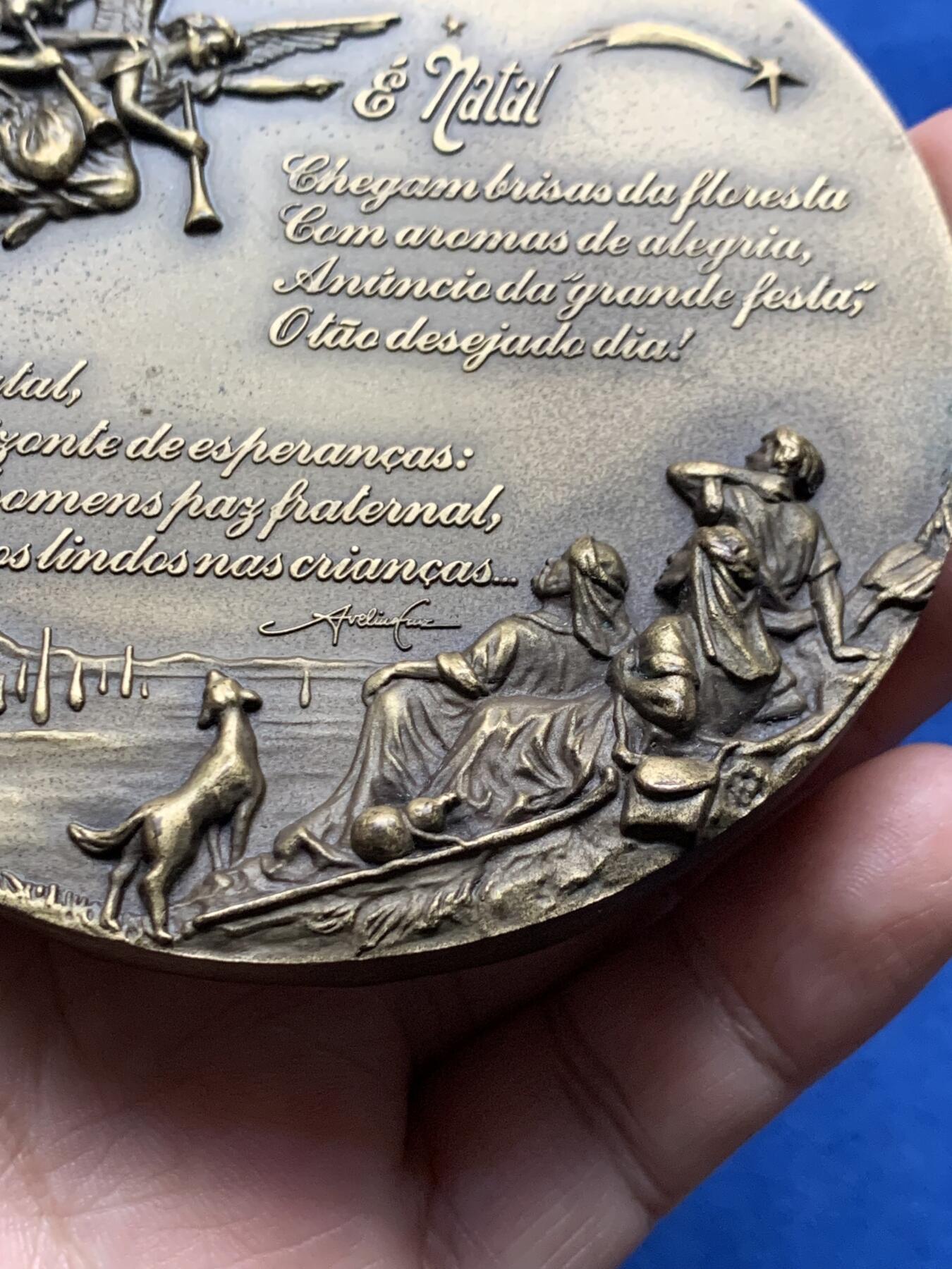 《竞宝斋》第440场 周日，周一，周二 3场连拍 （全场包邮） 法国宗教圣诞颂歌铜奖章，317.9g，90.4mm，无边铭，超高浮雕，带原包装