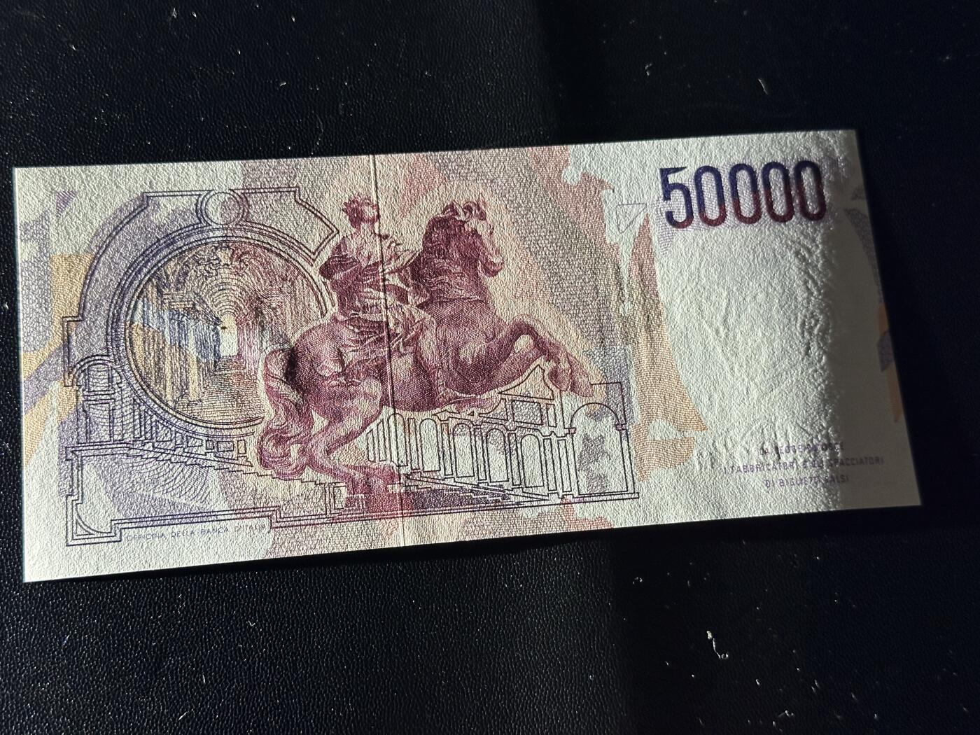 《外钞收藏家》第五百八十六期（品种丰富、精品多）（本平台长期征集拍品、欢迎藏友们联系合作） 1984年意大利5万里拉 初版 全新UNC