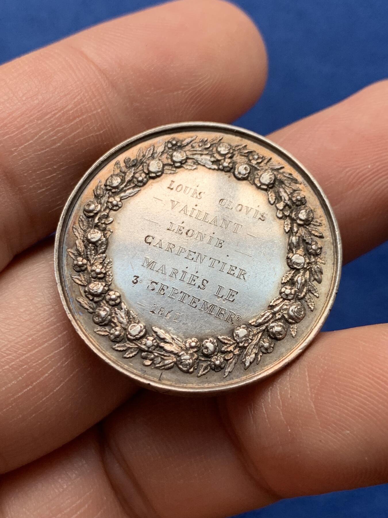 《竞宝斋》第440场 周日，周一，周二 3场连拍 （全场包邮） 法国1861年结婚纪念银章 30mm 12.35g