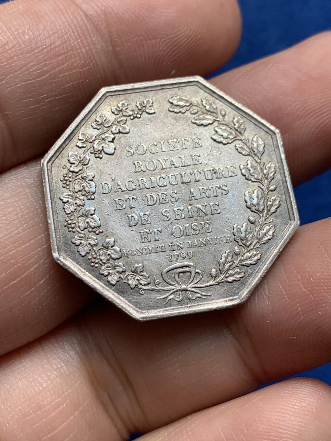 《竞宝斋》第440场 周日，周一，周二 3场连拍 （全场包邮） 法国凡尔赛皇家农业协会八角银质代币，11.22g，29mm，油灯边铭