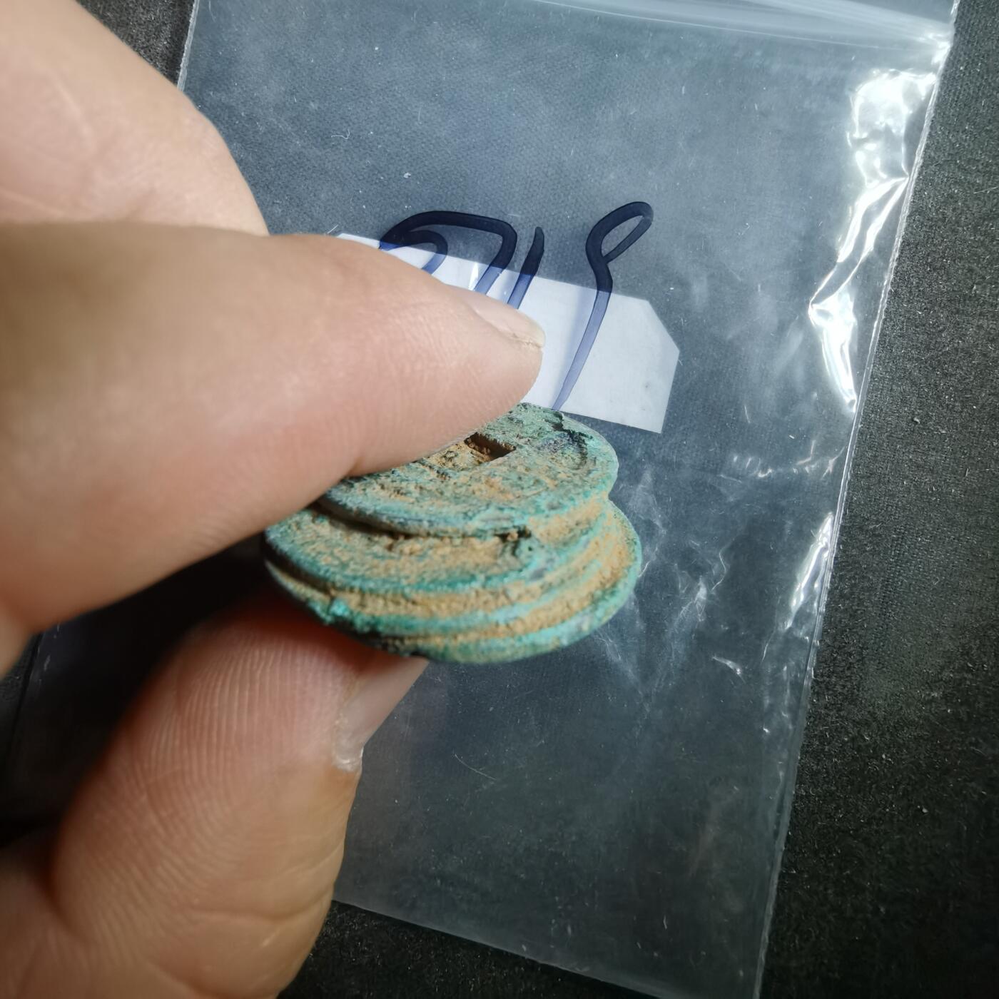 沼泽如烟--第907场 铜钱一组如图粘一起了  4枚