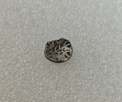 瓶子🏺第217期拍卖会 -  公元前5世纪犍陀罗六臂金刚杵图案打制银币 1/16萨塔玛银币