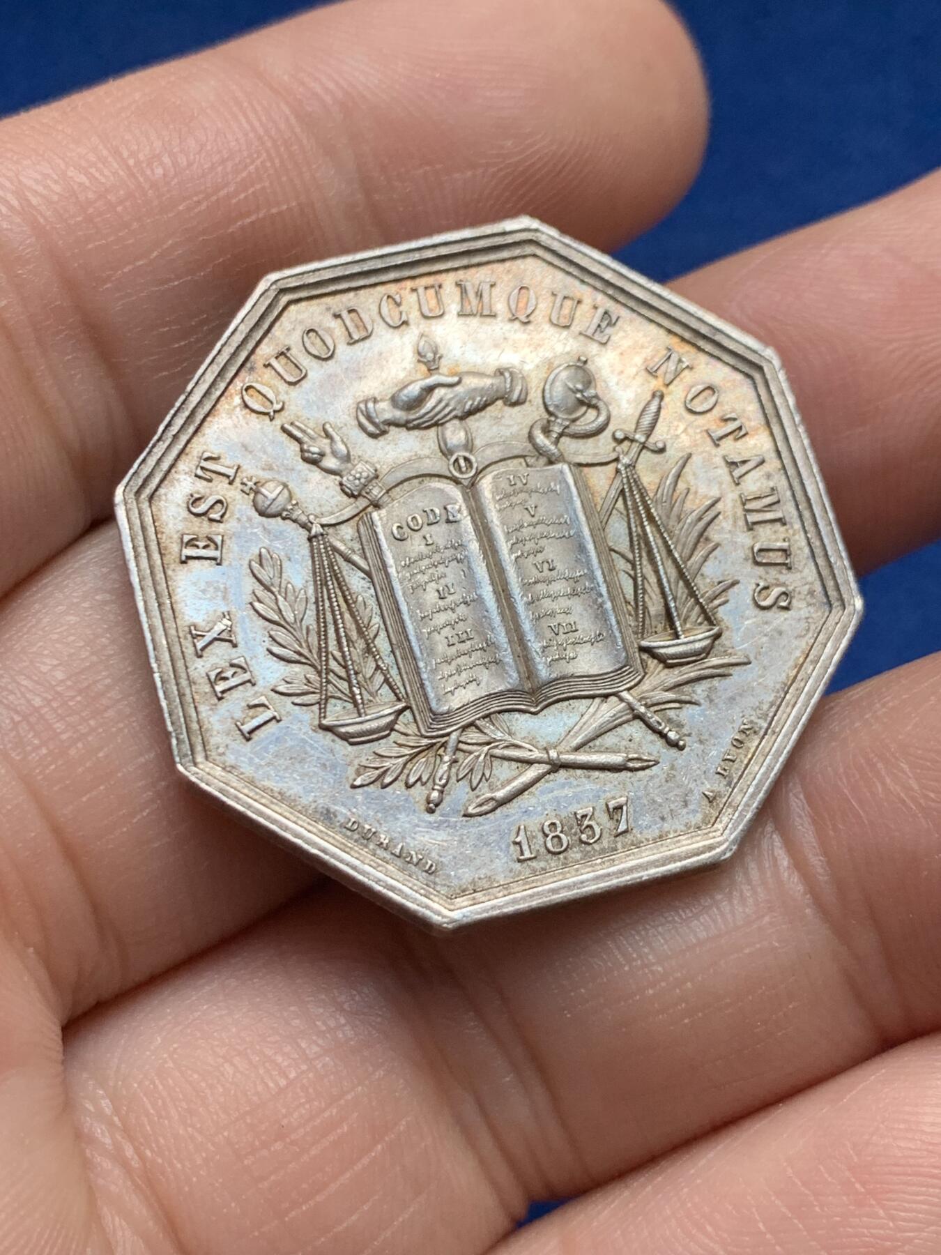 《竞宝斋》第440场 周日，周一，周二 3场连拍 （全场包邮） 法国维埃纳省公证人协会八角银质代币，16.27g，32.5mm，油灯边铭