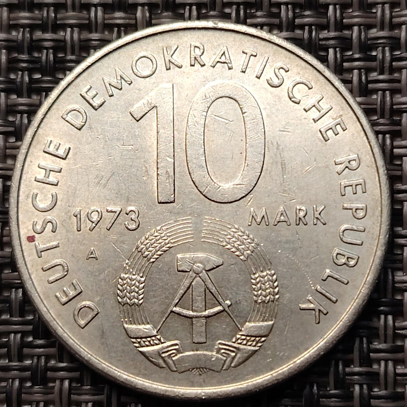 布加迪🐬～世界钱币(上海)🌾第 261 期 /  各国套币和散币 东德民主德国1973年第十届世界青年联欢节10马克纪念镍币