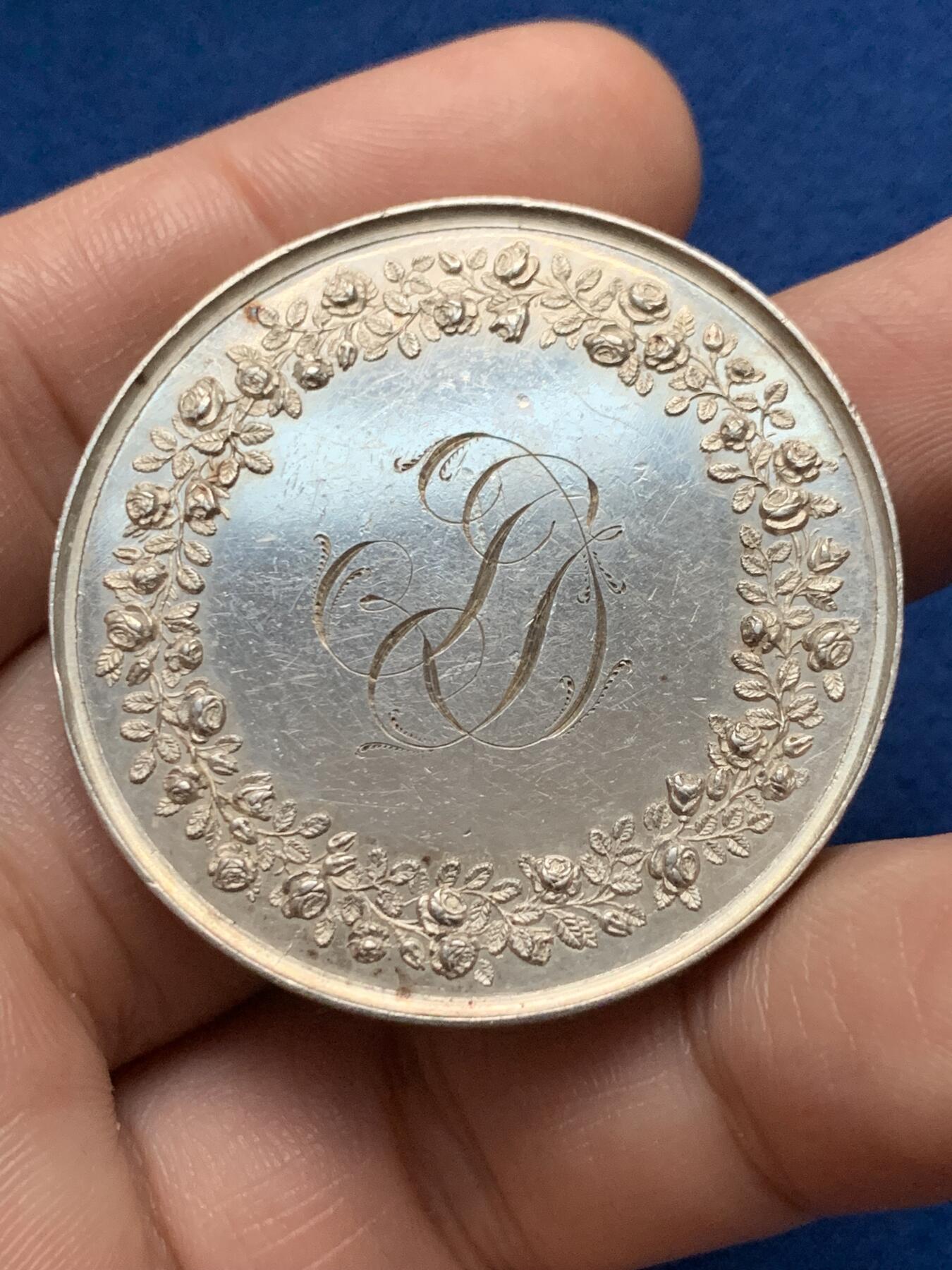 《竞宝斋》第440场 周日，周一，周二 3场连拍 （全场包邮） 法国婚姻与爱情纪念银章，31g，41.2mm，边铭看不清