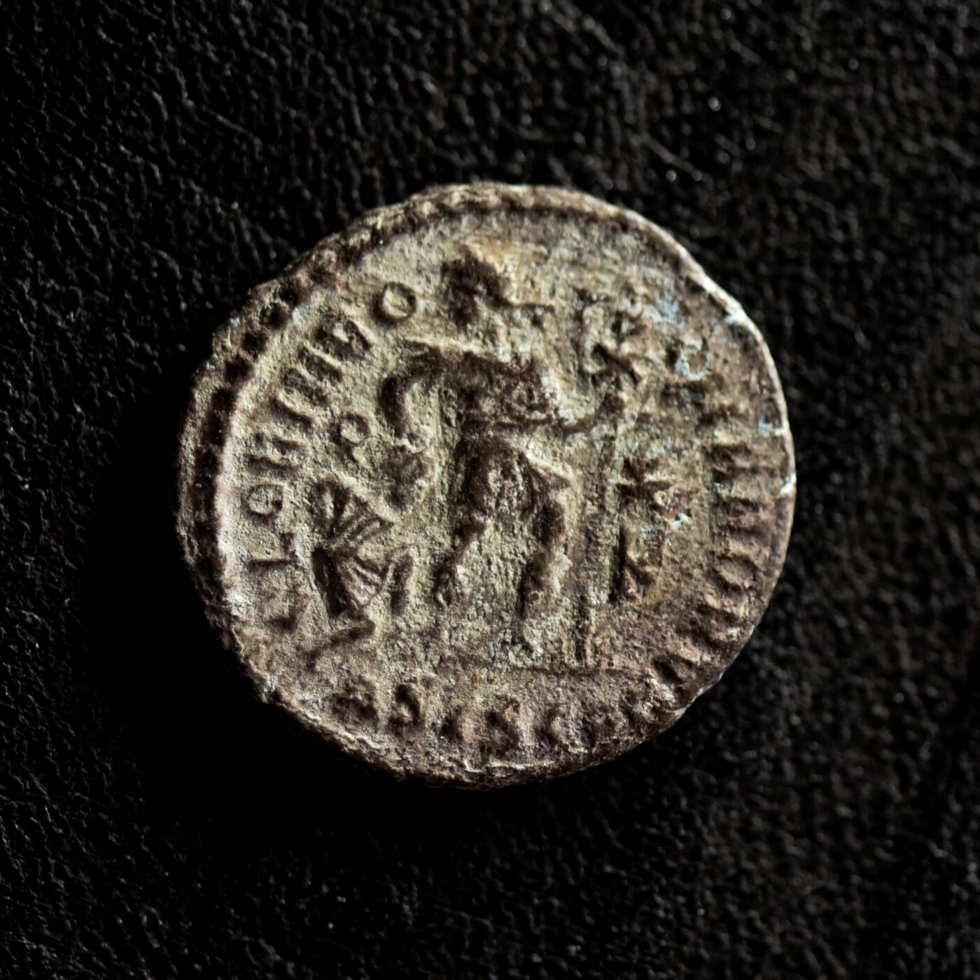 【良泉】第41期【自动场】11月27日晚19.30点开拍！86组，西方古代钱币专场 【少见】公元378-383年【古罗马】 西部罗马帝国 格拉提安“基督符”铜币，1.91克