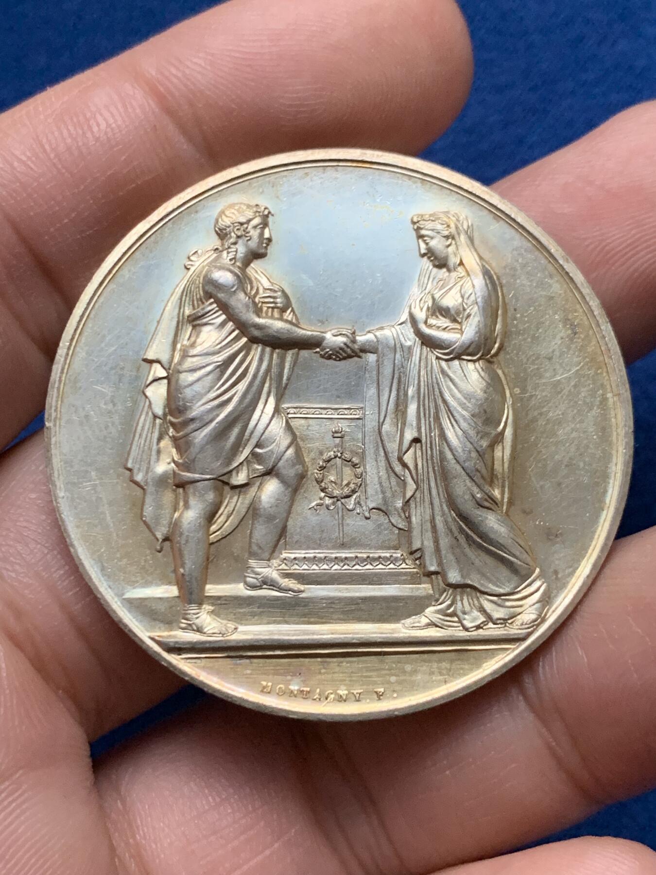 《竞宝斋》第440场 周日，周一，周二 3场连拍 （全场包邮） 法国婚姻与爱情纪念镀金银章，31.92g，41.3mm，蜜蜂边铭