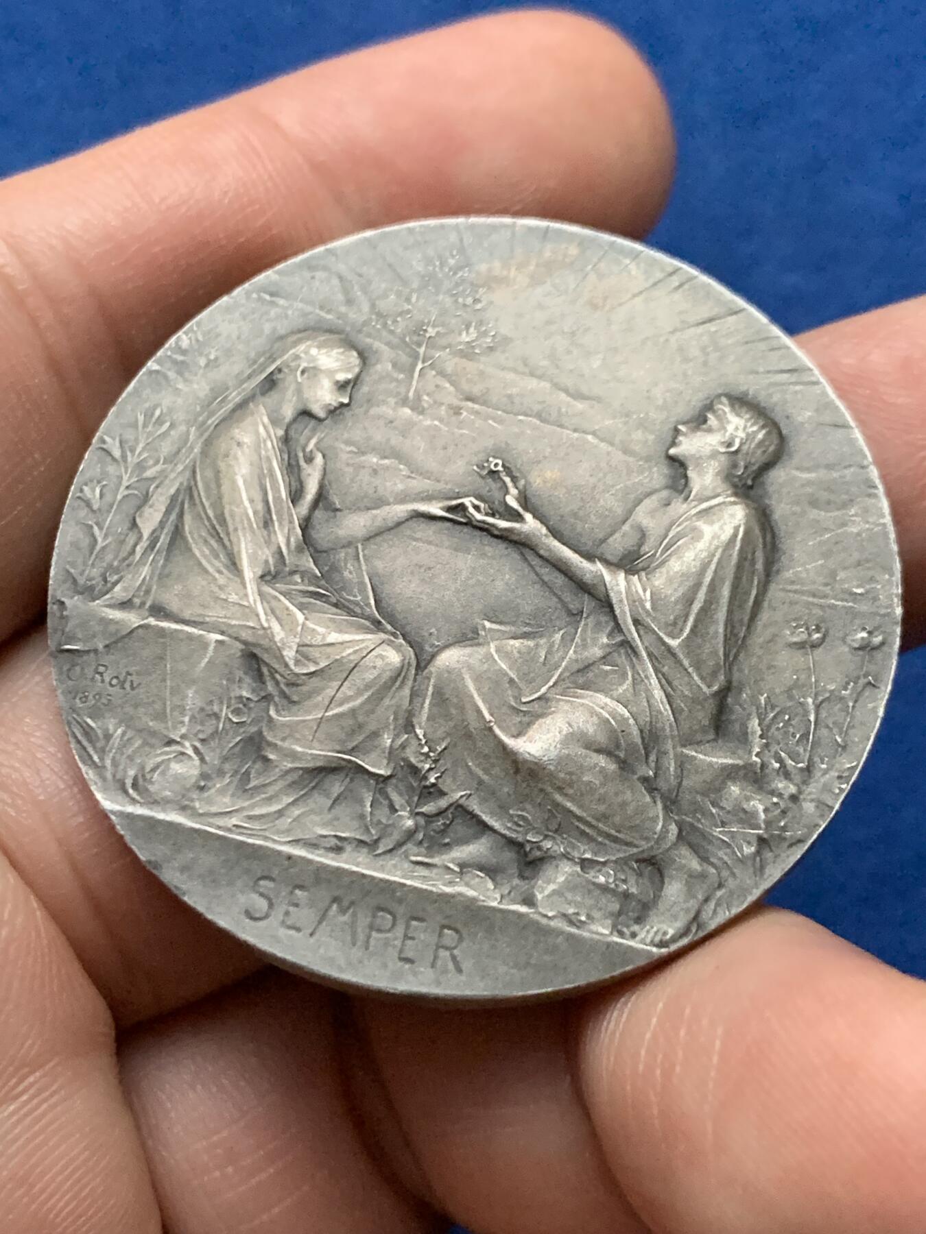 《竞宝斋》第440场 周日，周一，周二 3场连拍 （全场包邮） 法国1922年结婚纪念银章 41.2mm 32.4g 罗蒂大师作品 永恒之恋 名章