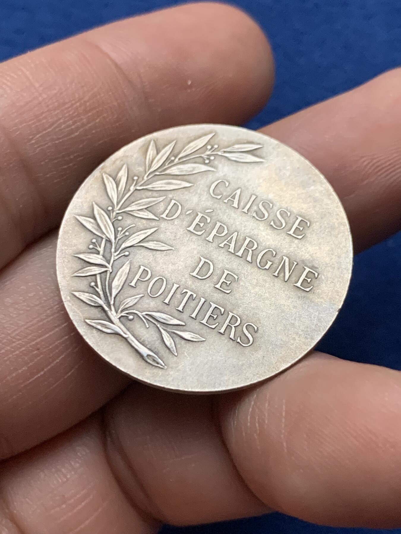 《竞宝斋》第440场 周日，周一，周二 3场连拍 （全场包邮） 法国普瓦捷储蓄银行银质代币，海妖在澡盆里，11.1g，30mm，丰饶角1argent边铭